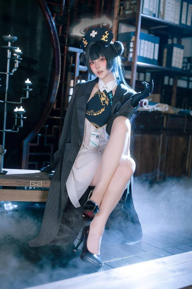 山海经会长的反差魅力！屿鱼Yukako妃咲COS冷艳制服天花板