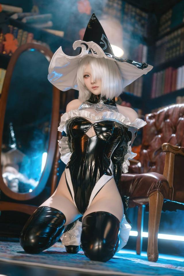 屿鱼Yukako万圣女巫2Bcos：演绎黑白魔法交织的高质感视觉