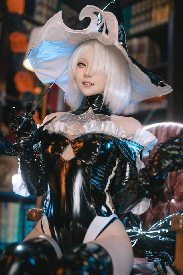 屿鱼Yukako万圣女巫2Bcos：演绎黑白魔法交织的高质感视觉
