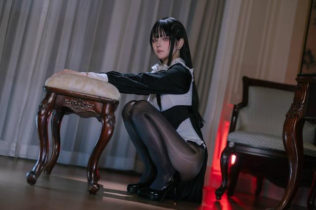 屿鱼Yukako丝袜修女COS：黑白修女服下的冷感与镜头表现力