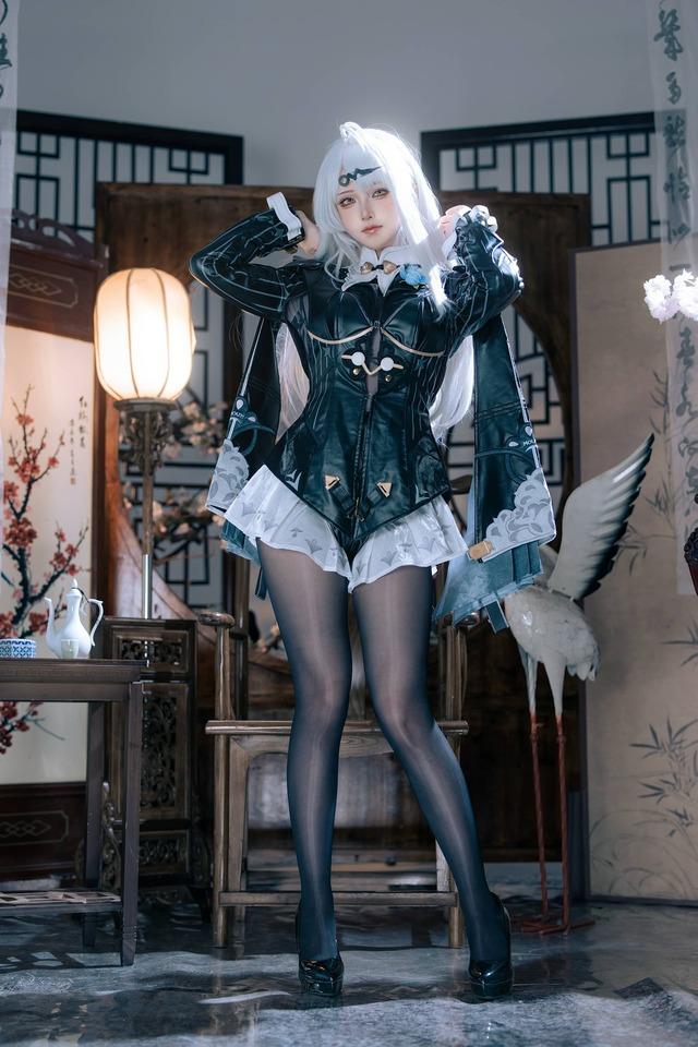 屿鱼Yukako仪玄cos：墨形影踪东方暗色美学下的冷艳掌控力