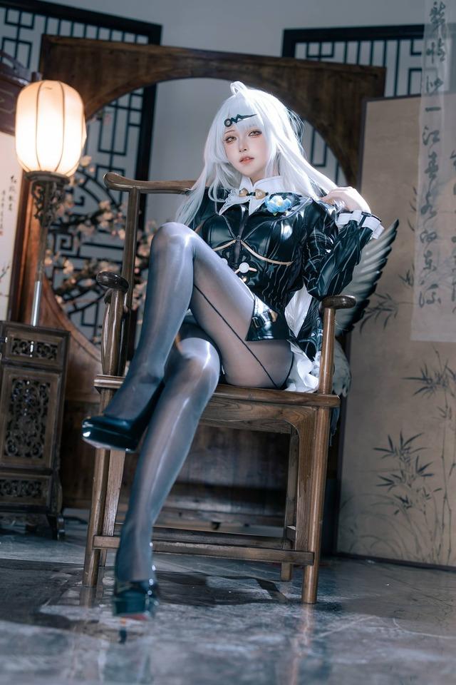 屿鱼Yukako仪玄cos：墨形影踪东方暗色美学下的冷艳掌控力