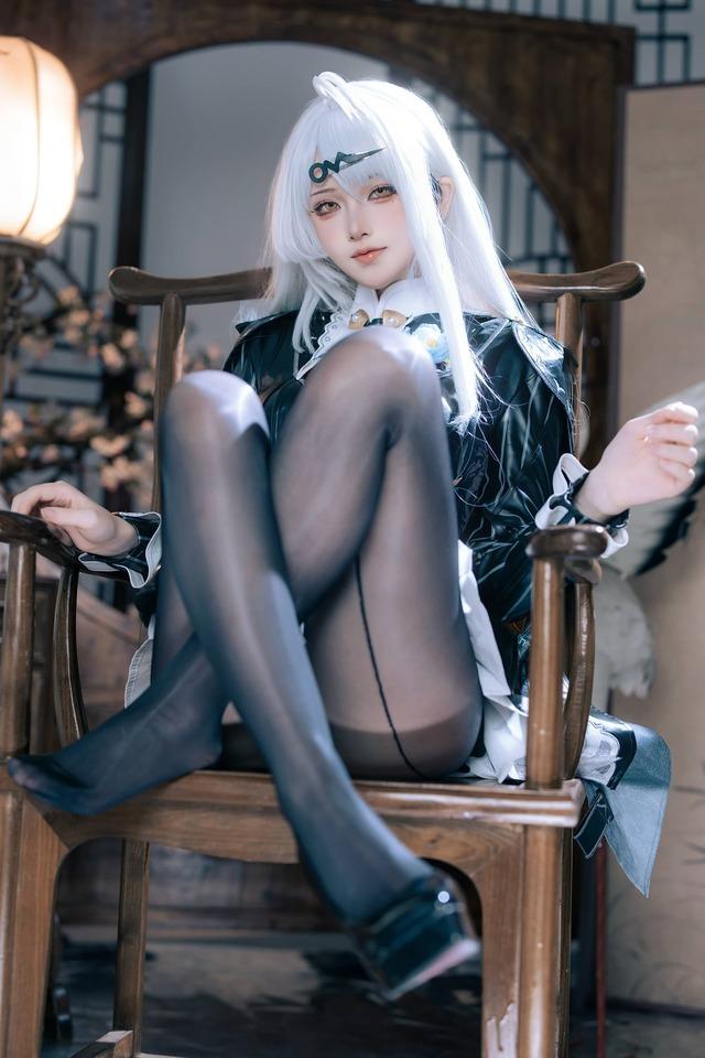 屿鱼Yukako仪玄cos：墨形影踪东方暗色美学下的冷艳掌控力