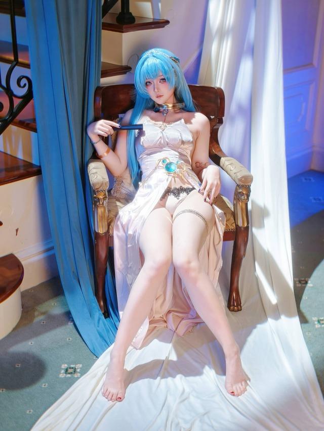 屿鱼Yukako海伦COS赏析｜演绎礼服版的优雅冷感与轻奢叙事