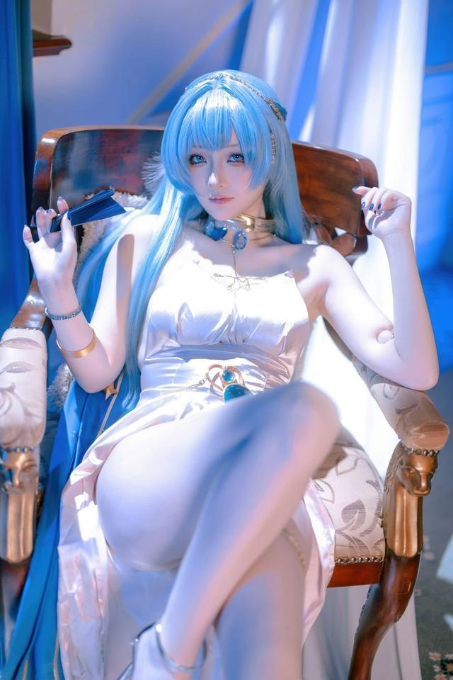 屿鱼Yukako海伦COS赏析｜演绎礼服版的优雅冷感与轻奢叙事