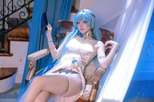 屿鱼Yukako海伦COS赏析｜演绎礼服版的优雅冷感与轻奢叙事