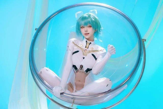 屿鱼Yukako猫耳纳希莫夫cos：演绎未来舰装的冷感与萌系反差
