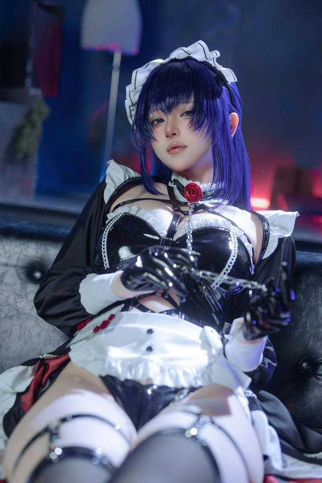 屿鱼Yukako米哈拉COS：咖啡女仆诠释冷艳与优雅并存的魅力