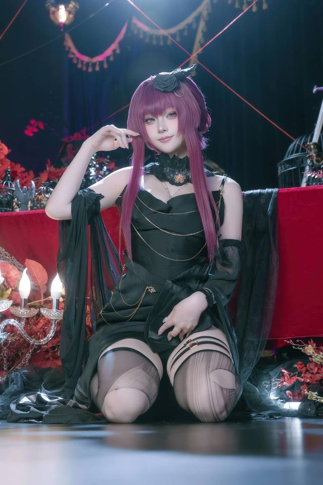 屿鱼Yukako缚月之夜cos：演绎卡芙卡的优雅与危险并存的猎手