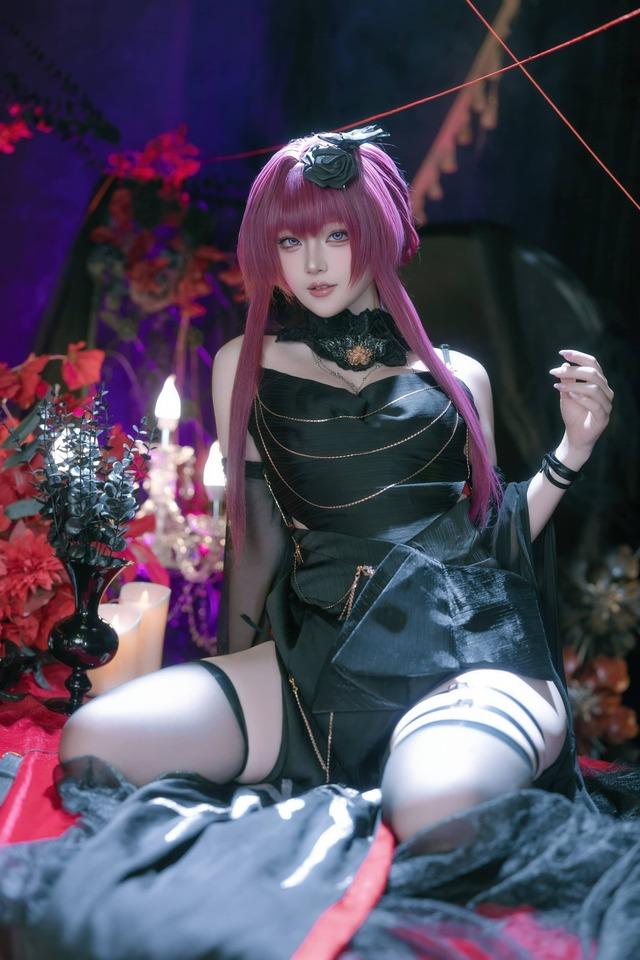 屿鱼Yukako缚月之夜cos：演绎卡芙卡的优雅与危险并存的猎手