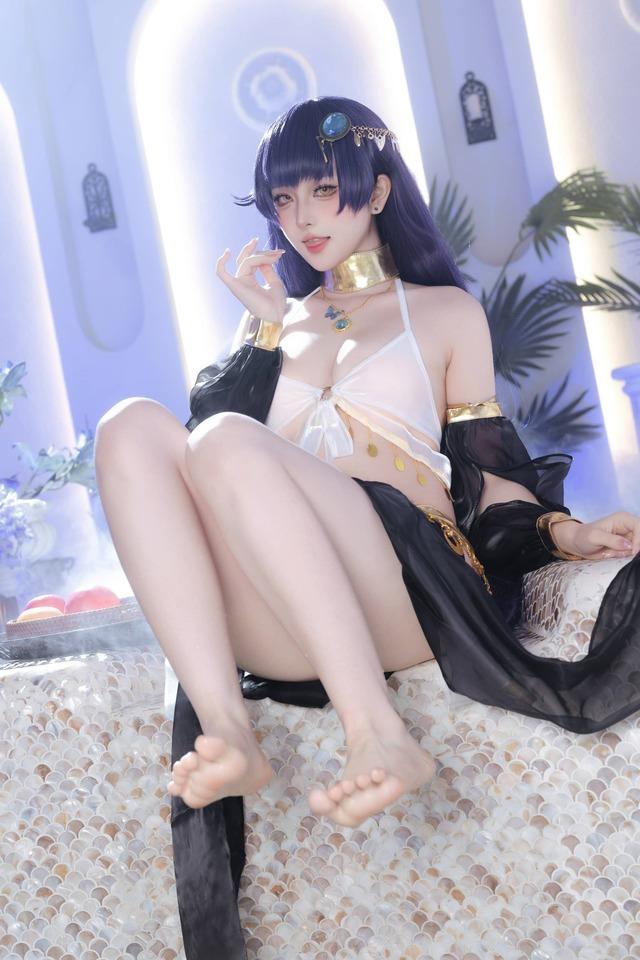 屿鱼Yukako舞娘吾妻COS：碧蓝航线异域舞姿与梦幻光影交织