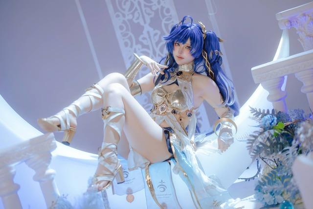 屿鱼Yukako鸣潮COS：原服版尤诺还原与梦幻摄影的完美融合