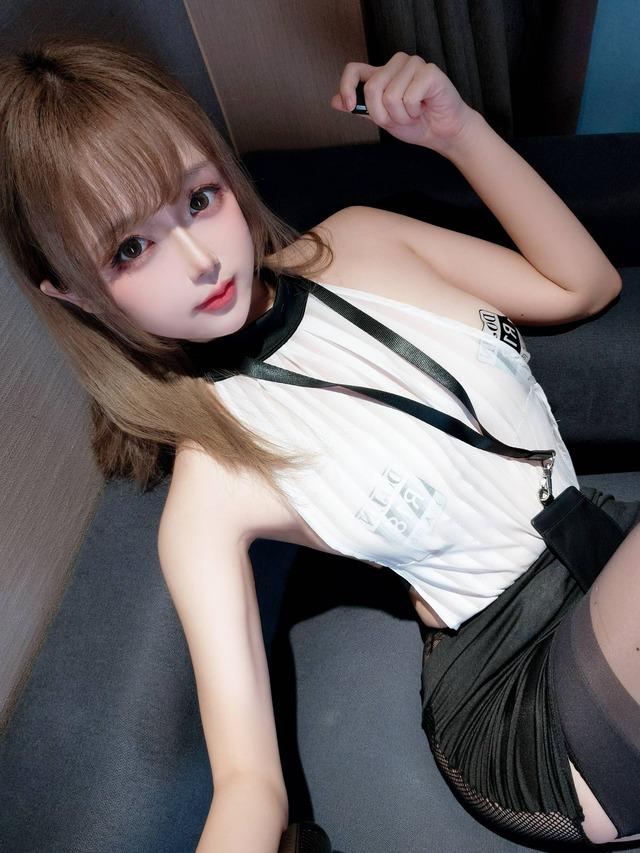 日奈娇小秘书cos赏析：原创秘书主题下的生活感与职业感并存