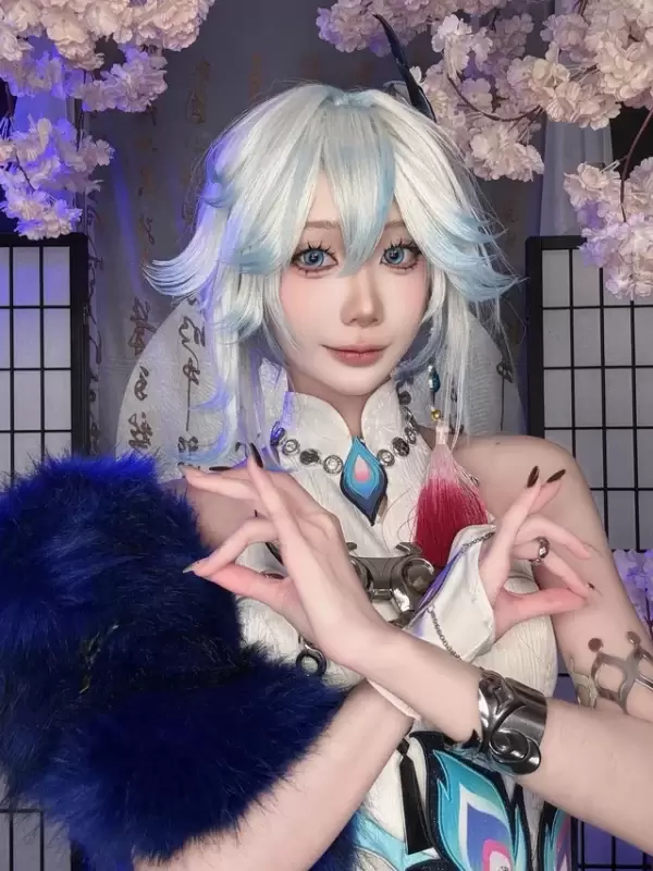 星穹铁道爻光COS：高人气女coser神还原可盐可甜完美破次元