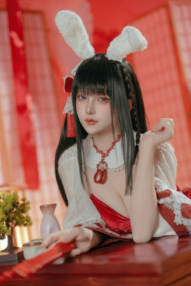 朱红与雪寂的重樱夜：碧蓝航线·屿鱼Yukako巫女兔大山COS