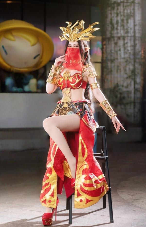 美杜莎女王COS惊艳全场！潘黄天诗完美演绎斗破苍穹蛇族女王