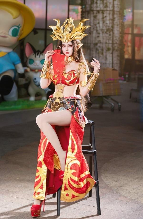 美杜莎女王COS惊艳全场！潘黄天诗完美演绎斗破苍穹蛇族女王