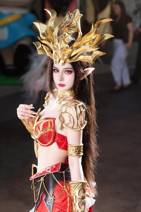 美杜莎女王COS惊艳全场！潘黄天诗完美演绎斗破苍穹蛇族女王