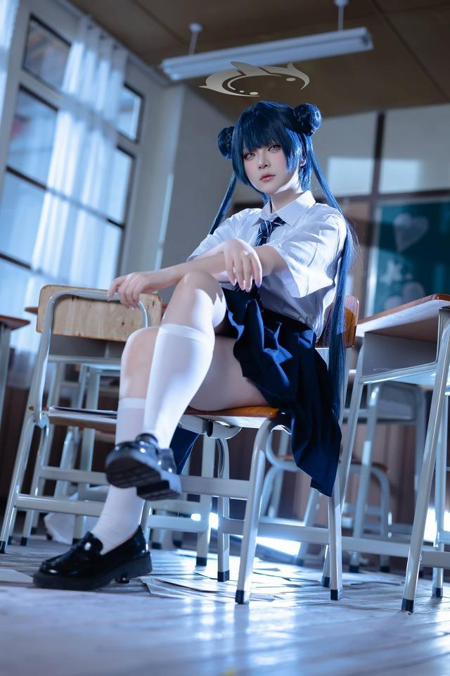 蔚蓝档案JK版妃咲COS：屿鱼Yukako打造高还原冷调校园少女