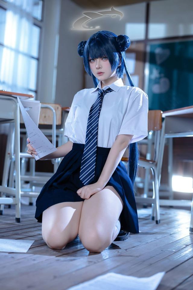 蔚蓝档案JK版妃咲COS：屿鱼Yukako打造高还原冷调校园少女