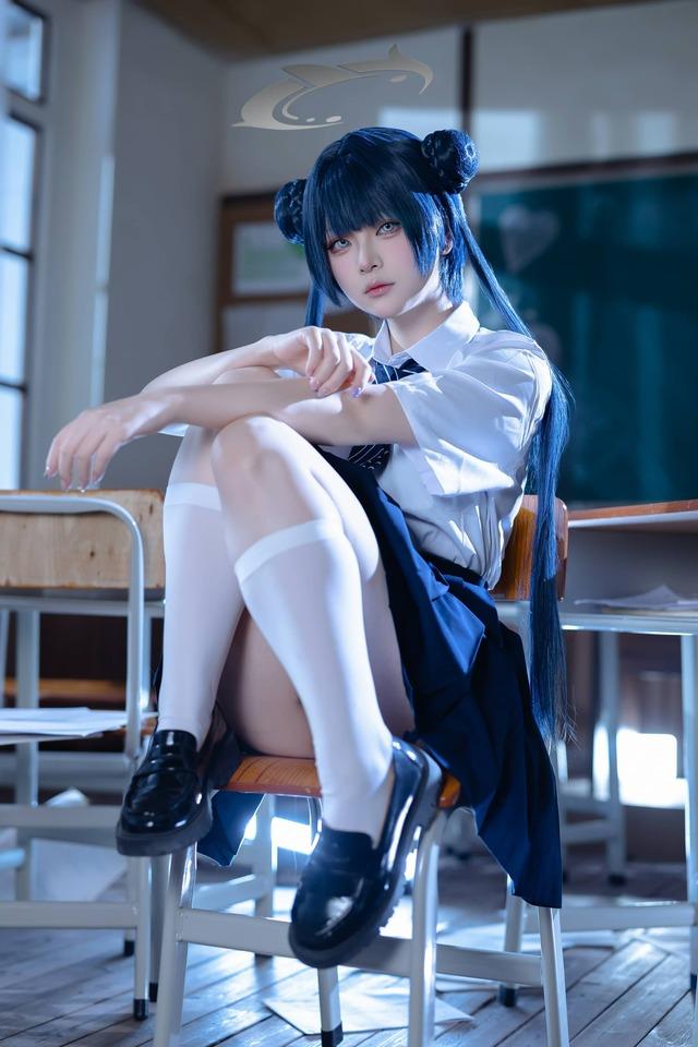 蔚蓝档案JK版妃咲COS：屿鱼Yukako打造高还原冷调校园少女