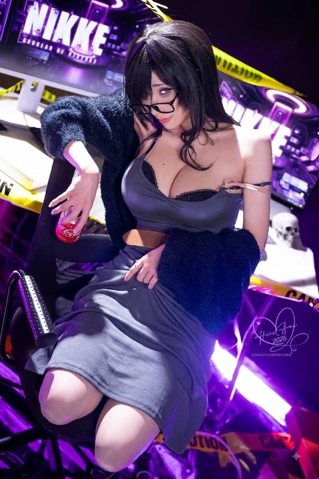 雨波_HaneAme蕾贝尔COS：黑框眼镜赛博警戒区的反差魅力