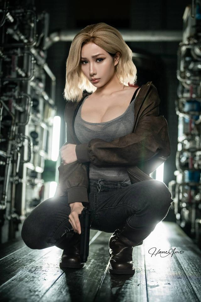 雨波HaneAme格蕾丝cos：生化危机冷调废墟里的生存者凝视